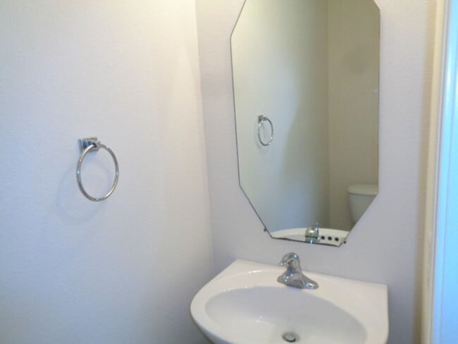Building Photo - Beautiful 3BR Townhome in Villas of Oakwood Glen – Klein ISD