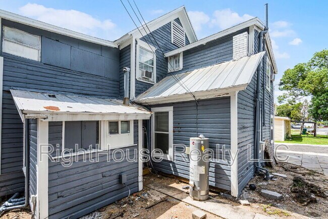 Building Photo - 113 S Grove St