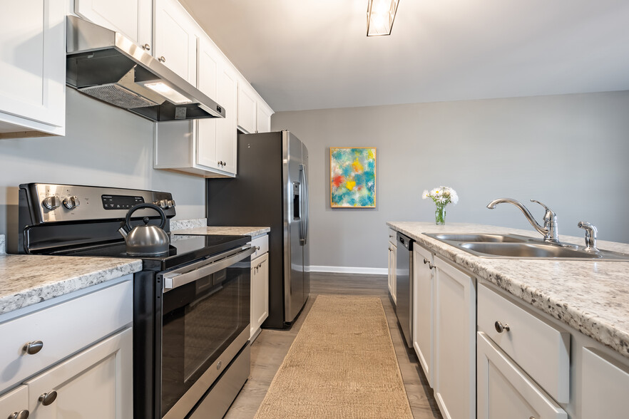 1BR, 1BA Kitchen - Club Villa Cottages