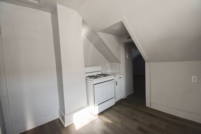 Building Photo - 403 4th Ave NW