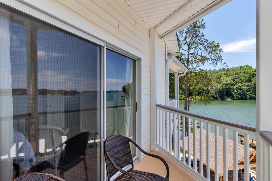 Building Photo - 203 Sunset Point Dr