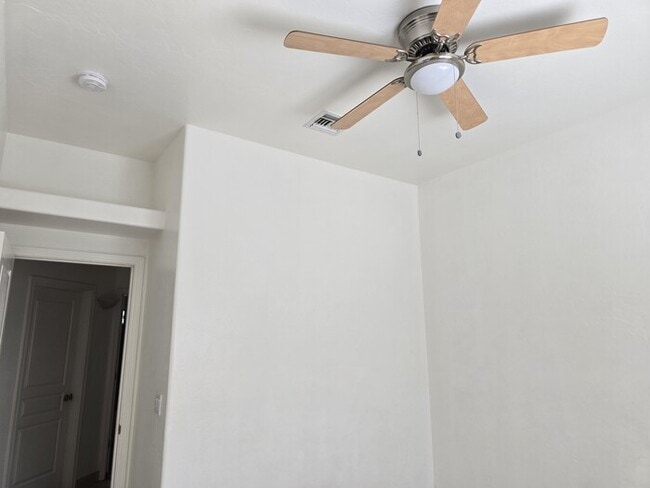 Building Photo - Spacious East Side Oasis – 4 Bed, 2 Bath Home with Premium Upgrades!