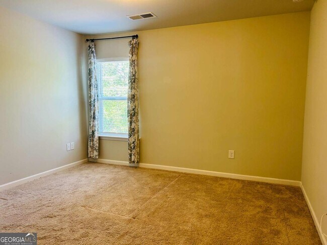 Building Photo - 40 Newnan Lakes Dr