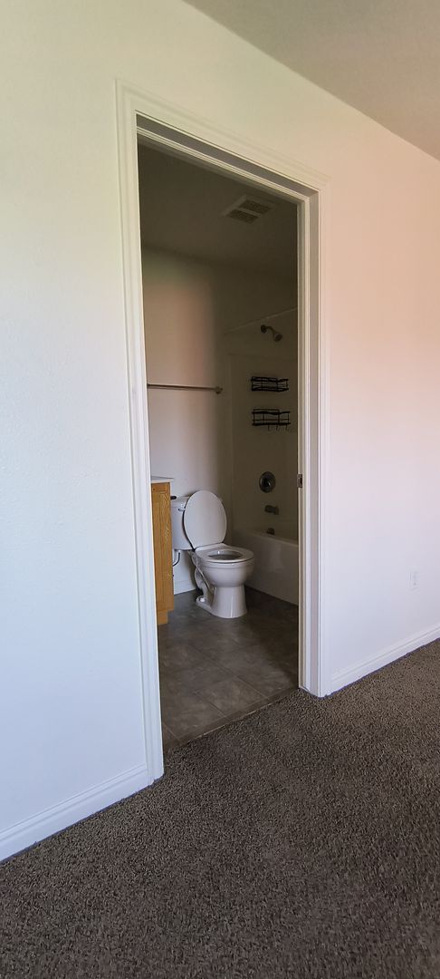 Building Photo - 3 bedroom 2 bath duplex in lamplight by Iron Springs Elementary, 2 car garage!