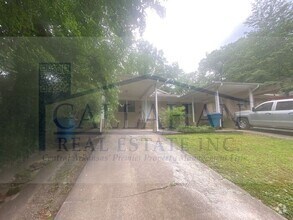 Building Photo - 2 Bedroom Duplex