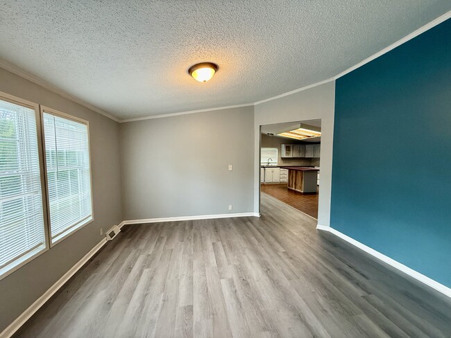 Building Photo - 158 Fieldstone Dr