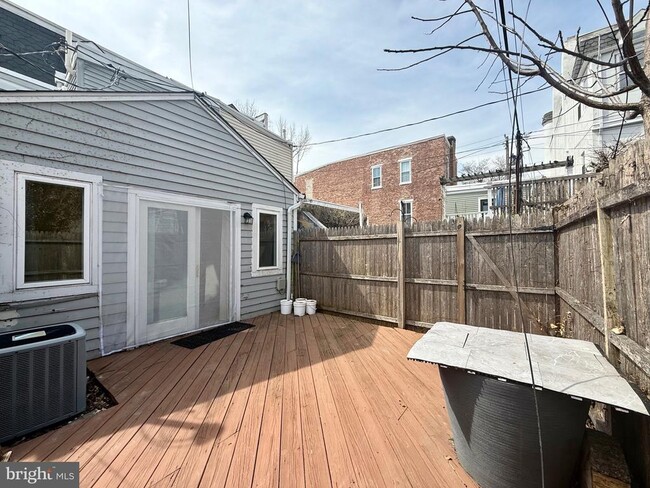 Building Photo - 2623 W 18th St