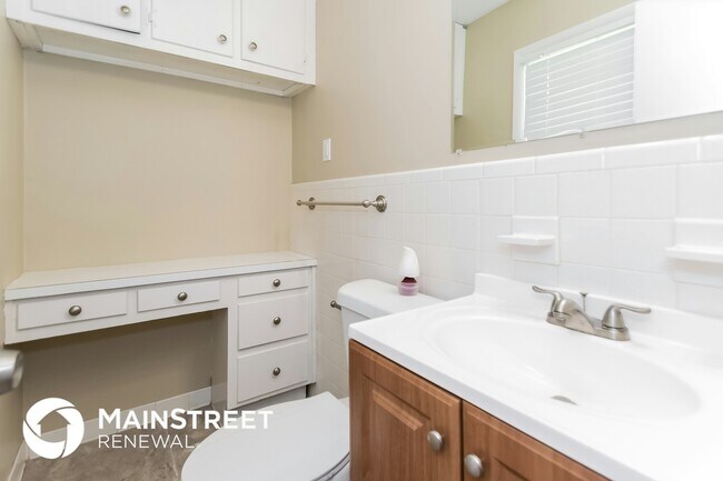 Building Photo - 1114 Rainbow Dr NE