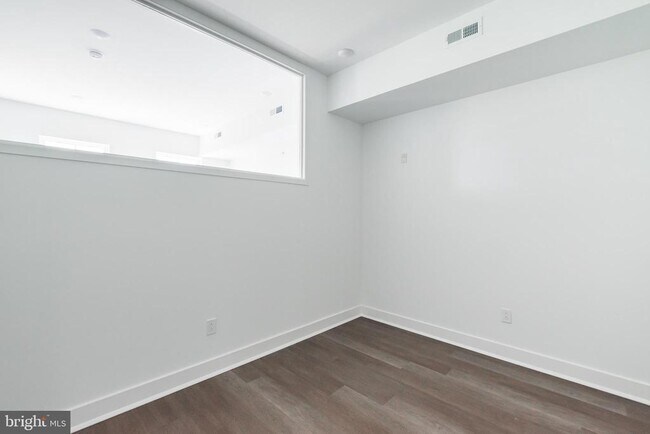 Building Photo - 813 N Broad St