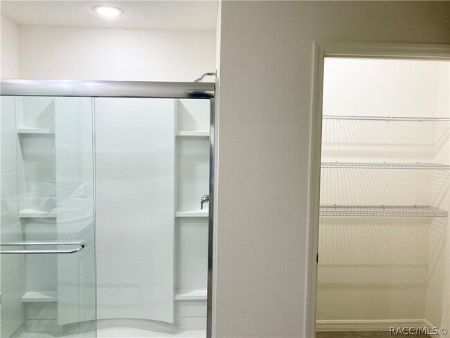 Building Photo - 614 W Fairways View Dr