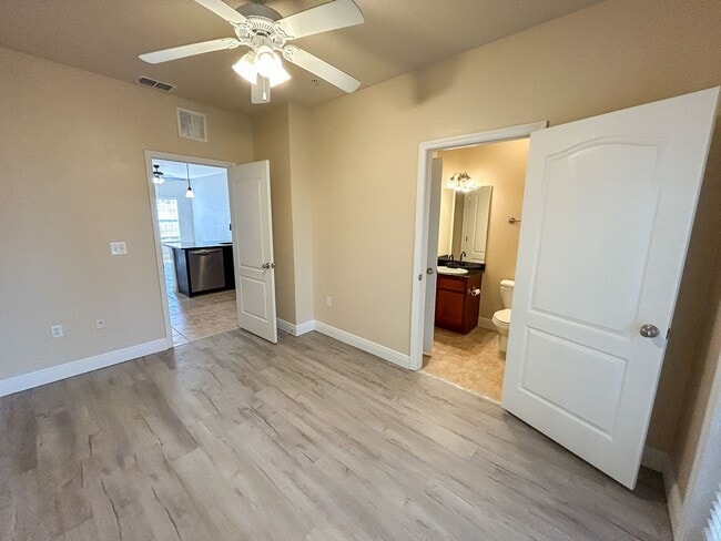 Building Photo - Chase Hollow #64