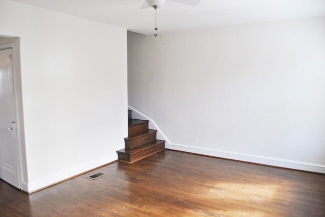 Building Photo - Georgetown near GT Medstar Hospital, Chic Rowhouse 5br/3Ba w/Yard, Deck, Parking