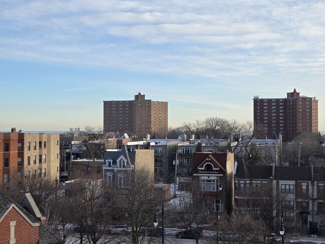 Building Photo - 809 E 40th St