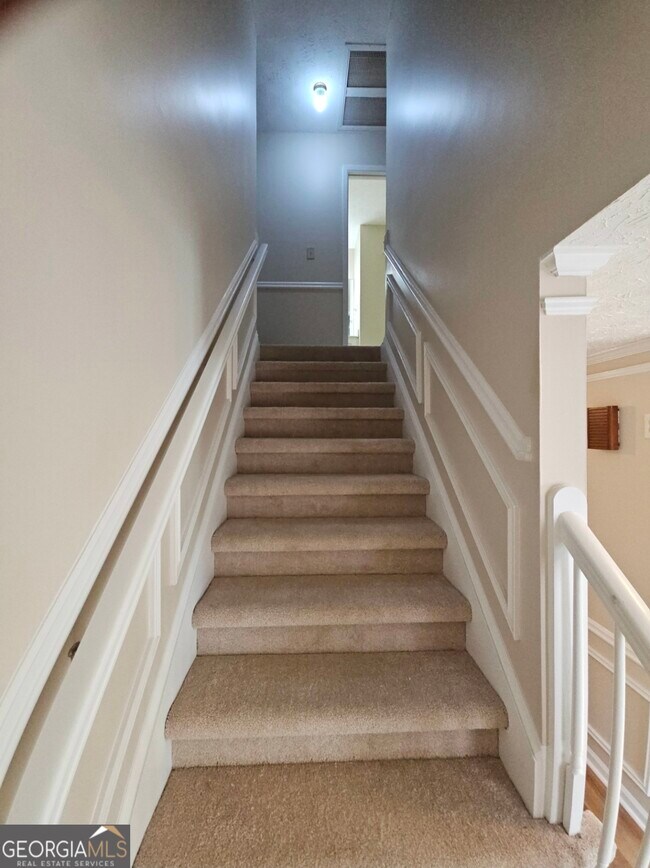 Building Photo - 102 Sauterne Way