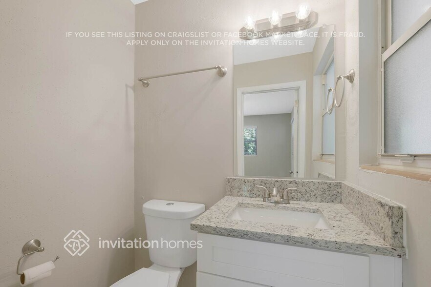 Building Photo - 7917 Chateau Dr S