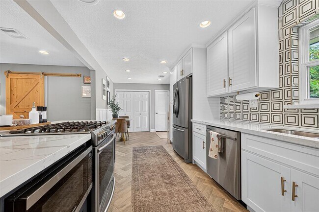 Building Photo - 4318 De Milo Dr
