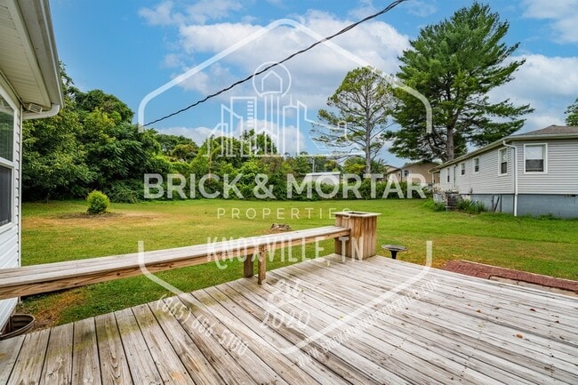 Building Photo - 815 Julianne Dr