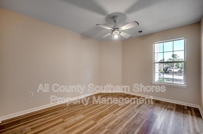 Building Photo - 1192 River Oaks Dr