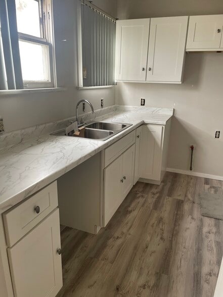 Building Photo - 120 N Berendo St