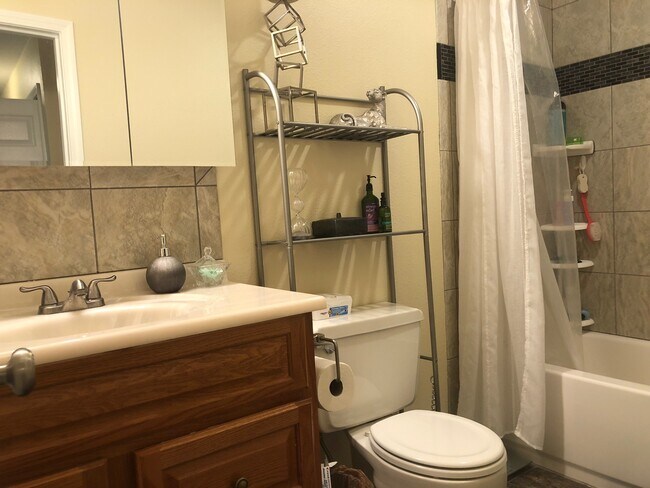 Building Photo - 4808 Malibu Rd