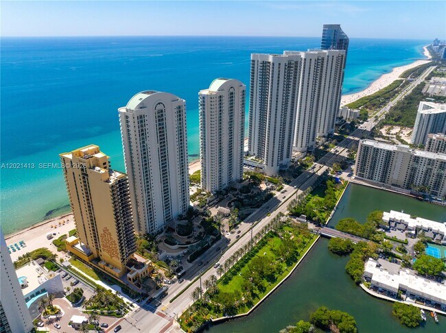 Building Photo - 16275 Collins Ave