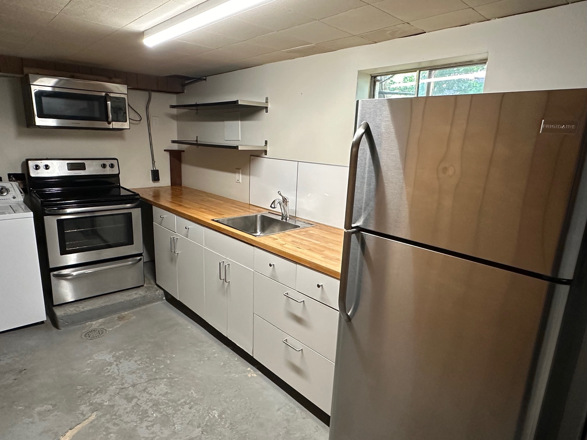 Building Photo - 2302 Willow Creek Dr