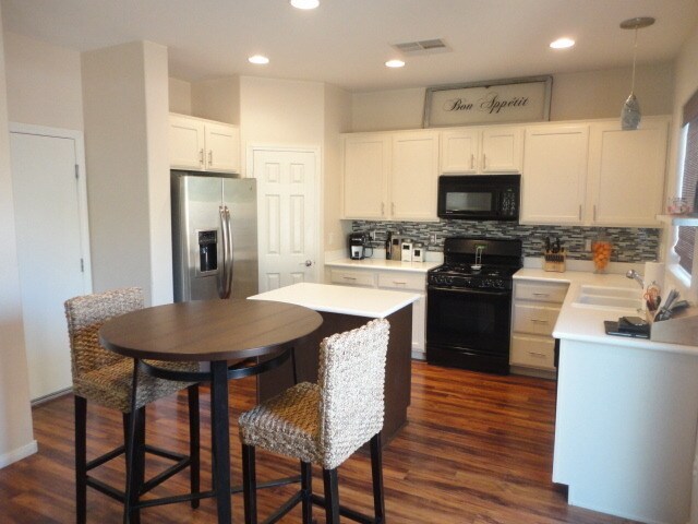 Building Photo - Beautiful 2 Story Home in Mountains Edge.