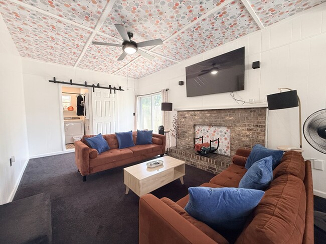 Building Photo - Renovated Pool Home with Private Backyard Oasis