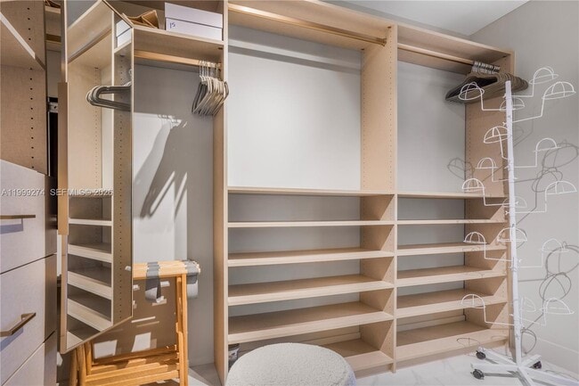 Building Photo - 700 NE 24th St