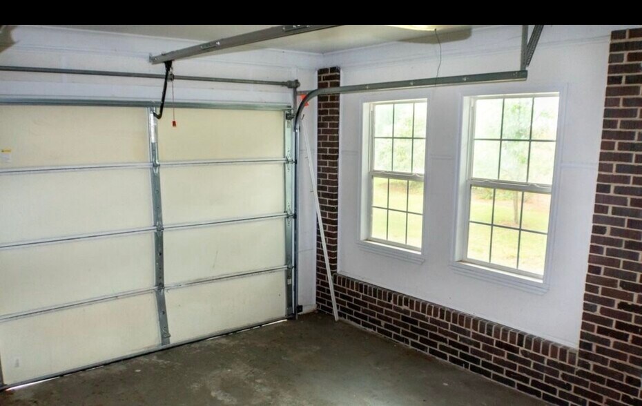 Building Photo - 504 Aumond Rd