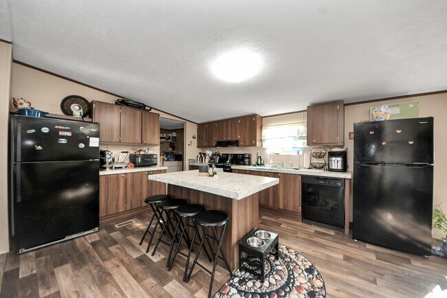 Building Photo - 1450 Rd 5734