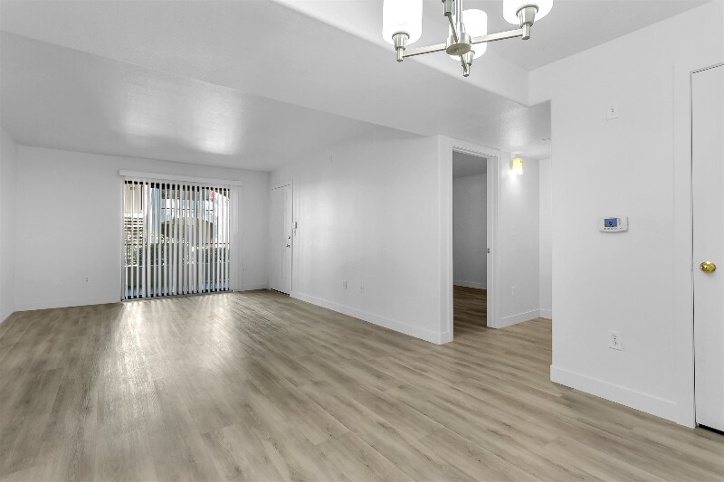 Building Photo - 950 Seven Hills Dr