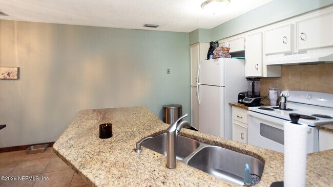 Building Photo - 13009 Bent Pine Ct E