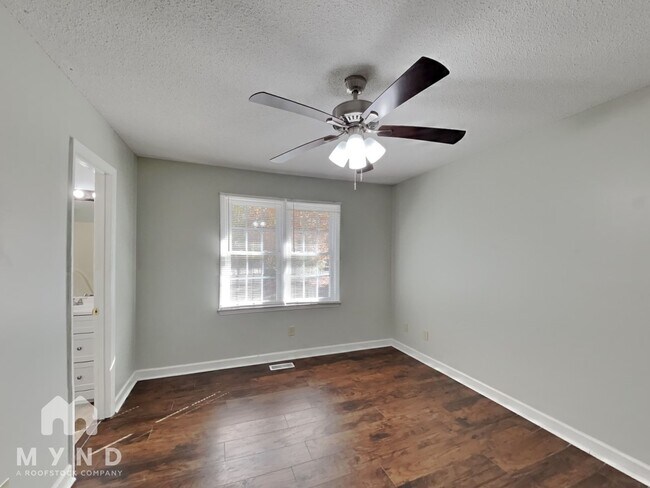 Building Photo - 1213 Shakentown St