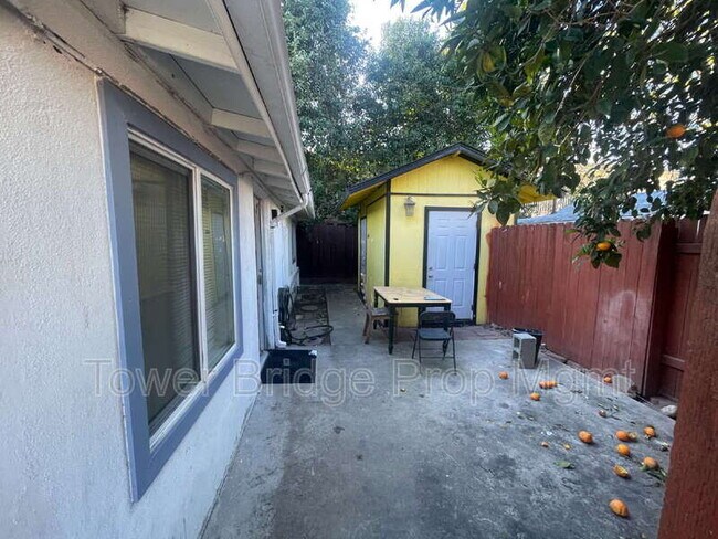 Building Photo - 474 Harding Ave