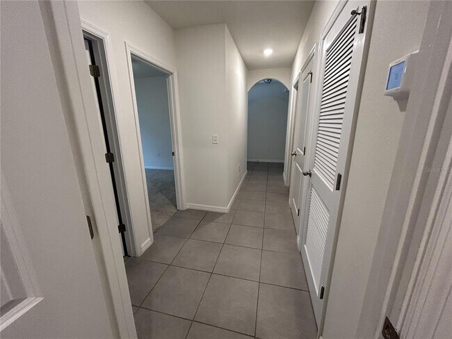 Building Photo - 4965 NE 14th Pl