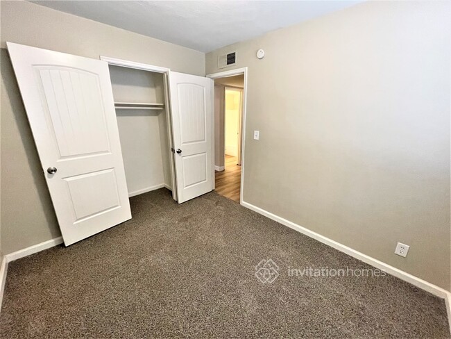 Building Photo - 409 N Central Dr