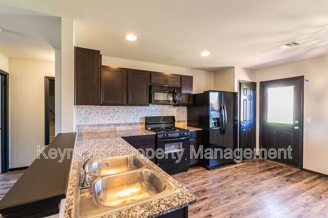 Building Photo - 1425 Sandstone Dr