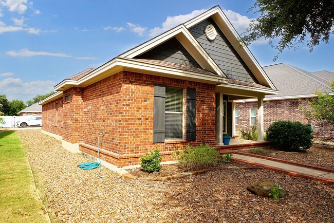 Building Photo - Charming Home in Cotton Crossing – Steps f...