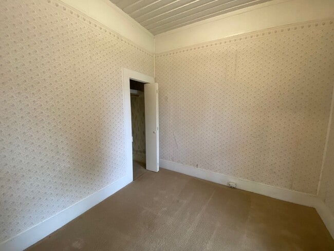 Building Photo - Historic 2+ Bedroom 1.5 Bath House in Oakland