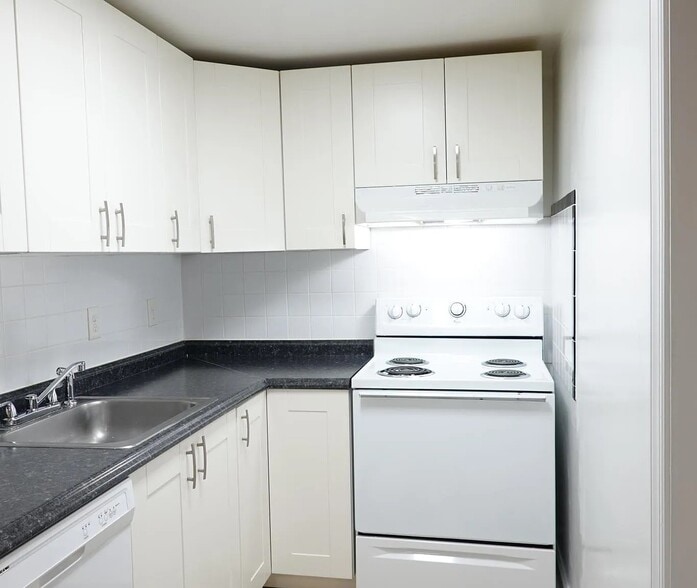 Building Photo - 910 Kennebec Ave