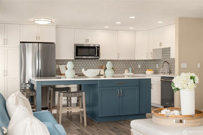 Building Photo - 2bd/1.75ba Kirkland Condo