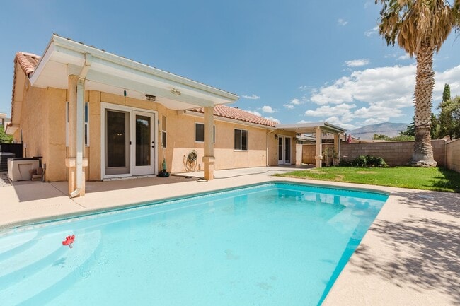 Building Photo - MOVE IN SPECIAL: $500 off the First Month ...