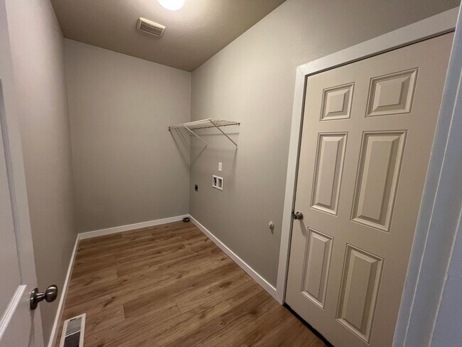 Building Photo - 431 Twin Flower Dr