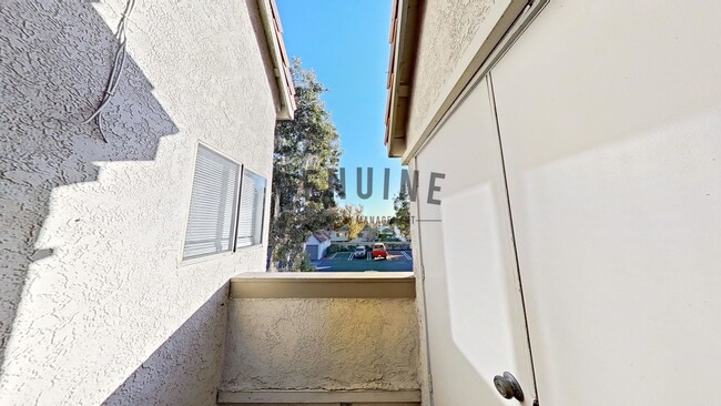 Building Photo - $500 OFF 1st Month! Lovely 3 Bedroom in La...