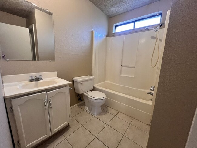 Building Photo - Great 3 bedroom in Killeen with washer and dryer connections and brand new carpet.