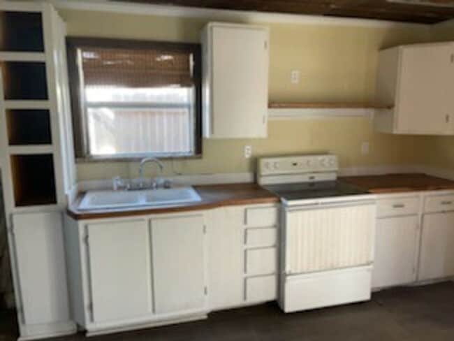 Building Photo - Rustic Charm: Enjoy Farmhouse living in our 1Bed 1 Bath Coming Soon !