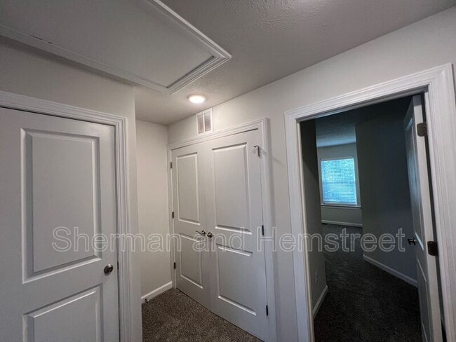 Building Photo - 7058 Hummingbird Dr