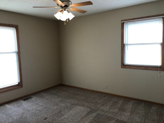 Building Photo - Nice Home In Papillion For Rent!