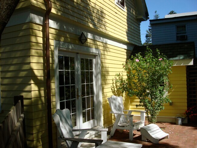 Building Photo - 285 Norwood Ave